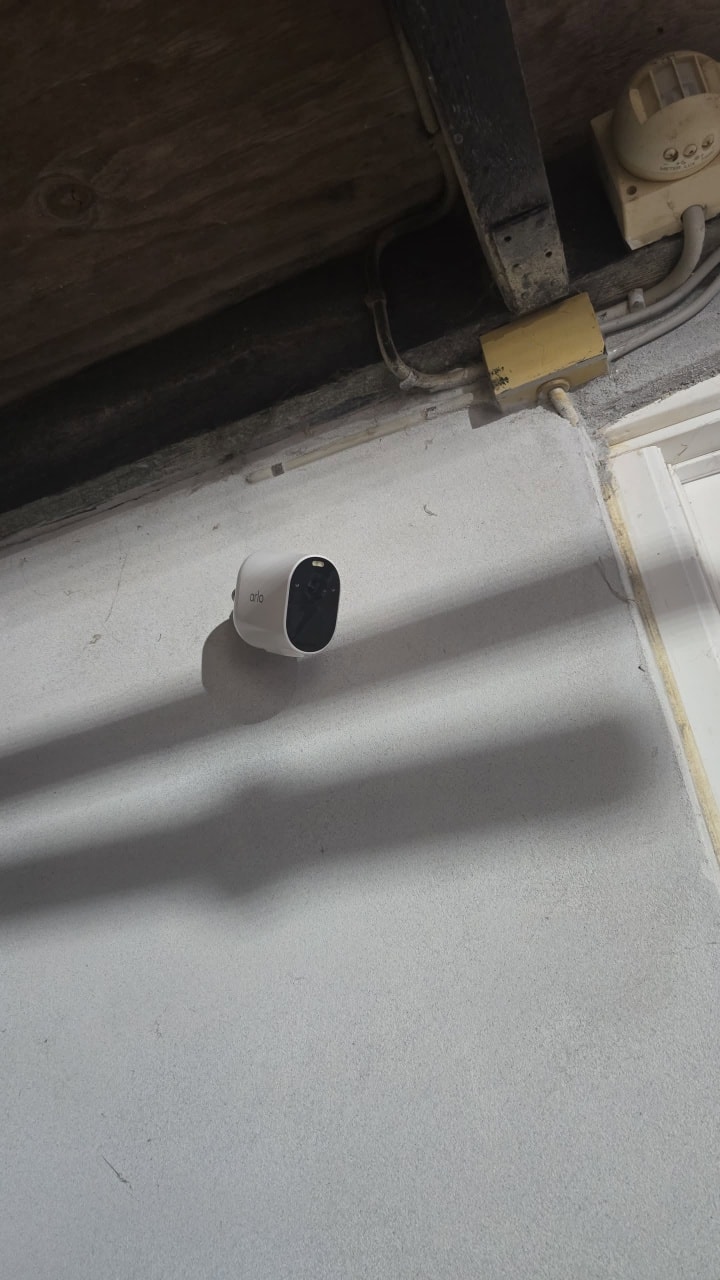 Overvågningskamera installation